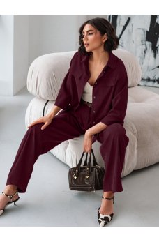Бордовый лаконичный костюм из микровельвета