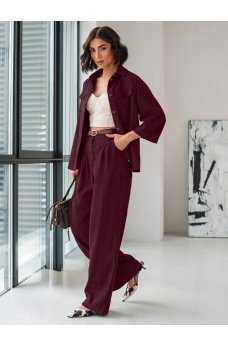 Бордовый лаконичный костюм из микровельвета