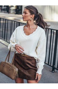 Эффектный женский джемпер молочного цвета