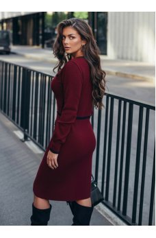 Бордовое лаконичное платье футляр в классическом стиле