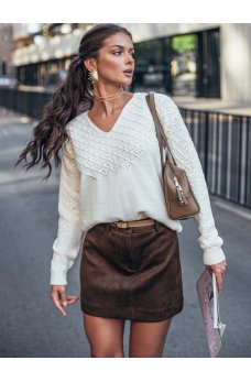 Изящный женский джемпер молочного цвета