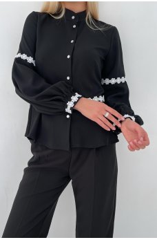Черная женственная блуза с кружевом