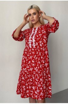 Красное привлекательное платье с принтом