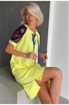 Желтое украинское женское платье с этно-принтом