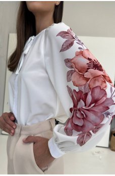 Шикарная блуза с цветами молочного цвета