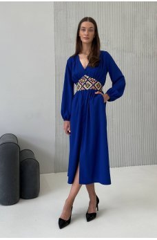 Синее роскошное платье-вышиванка с разрезом