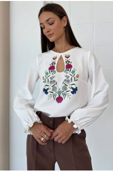 Актуальная нарядная блуза молочного цвета