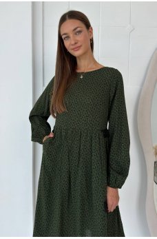 Зеленое легкое просторное платье-миди из штапеля