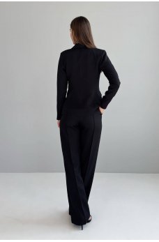 Черный лаконичный базовый пиджак в классическом стиле