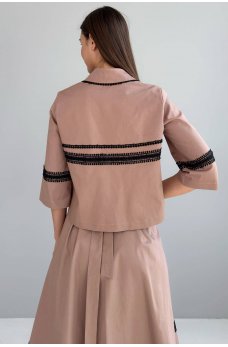 Элегантная укороченная льняная рубашка цвета мокко