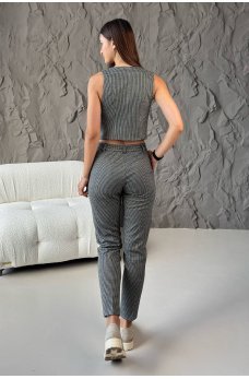 Элегантный женский жилет в черную клетку