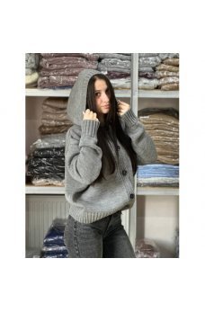 Серая лаконичная женская вязаная кофта
