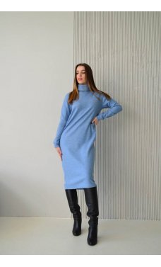 Голубое однотонное теплое платье-миди