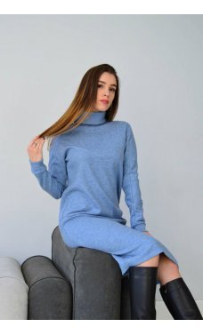 Голубое однотонное теплое платье-миди