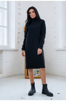 Черное повседневное платье с горловиной