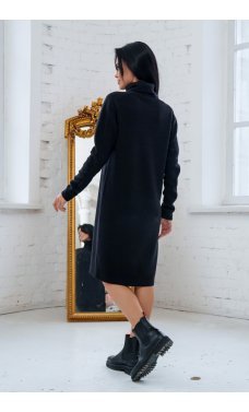 Черное повседневное платье с горловиной