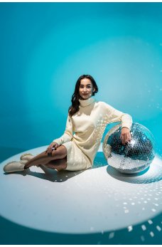 Повседневное базовое платье молочного цвета