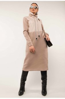 Бежевое привлекательное теплое платье с кожаными вставками
