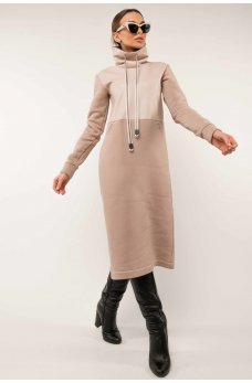 Бежевое привлекательное теплое платье с кожаными вставками