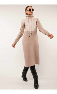 Бежевое привлекательное теплое платье с кожаными вставками