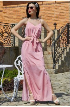 Изысканное платье нежно розового цвета в бельевом стиле