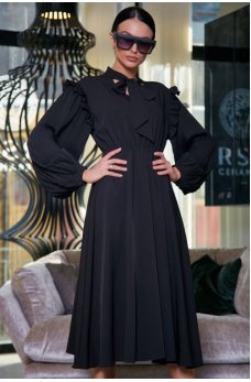 Черное женственное платье с воротником аскот