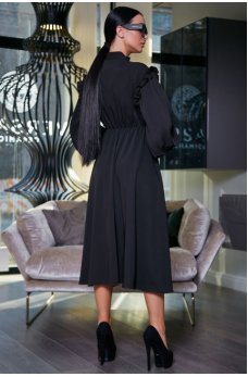 Черное женственное платье с воротником аскот