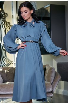 Женственное синее платье с воротником аскот