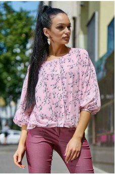 Светло-розовая нежная блуза с принтом