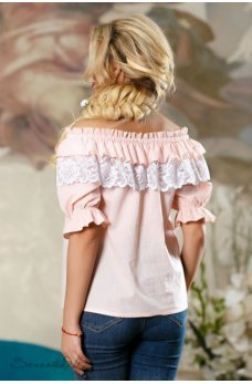 Персиковая легкая блуза с кружевом