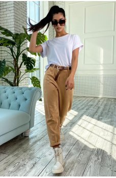 Белая практичная однотонная футболка