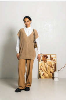 Коричневый стильный вязаный жилет