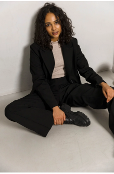 Черный базовый классический пиджак с карманами