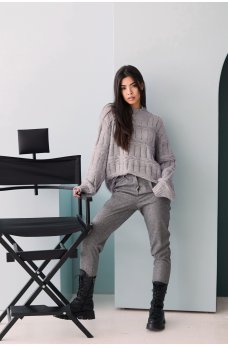 Серый вязаный повседневный свитер