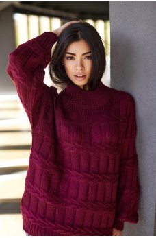 Уютный вязаный свитер цвета марсала