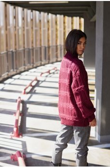 Уютный вязаный свитер цвета марсала