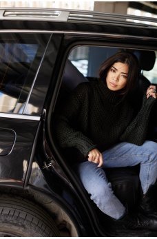 Темно-зеленый вязаный теплый свитер