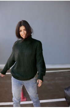 Темно-зеленый вязаный теплый свитер