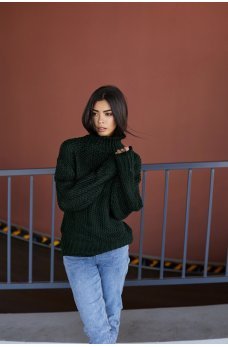 Темно-зеленый вязаный теплый свитер