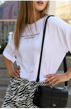 Белая свободная женская футболка с принтом