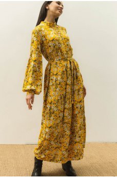 Желтое свободное платье из штапеля