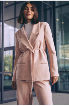 Пудровый прямой женский пиджак из замши