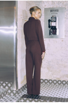 Укороченный молодежный пиджак шоколадного цвета