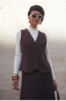 Классический женский жилет цвета бургунди