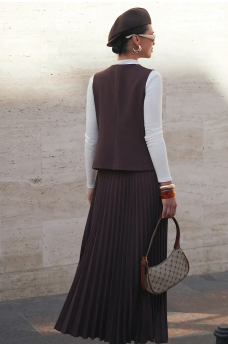 Классический женский жилет цвета бургунди