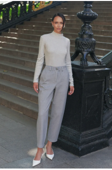 Светло-серый практичный гольф