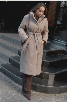 Уютная женская куртка пальто цвета капучино