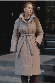 Уютная женская куртка пальто цвета капучино