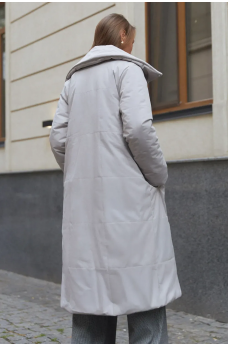 Светло-серая актуальная теплая куртка-пальто