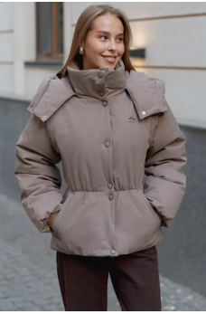 Зимняя теплая куртка цвета капучино